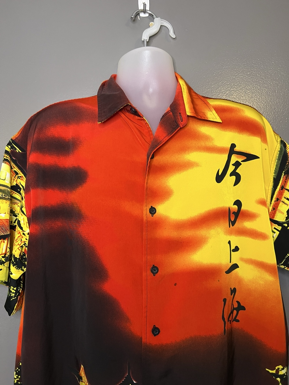 DTEK Sport Shirt Mens XL Multicolor City Skyline Graphic Short Sleeve Button Up